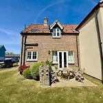 Tracey Island - Part Of The The Bay Village With Pool, Gym And Direct Access, Pub, Restaurant, Tennis And Meadows Walks * פילי