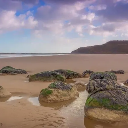 Tracey Island - Part Of The The Bay Village With Pool, Gym And Direct Access, Pub, Restaurant, Tennis And Meadows Walks *