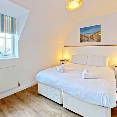 Semesterbostad Tracey Island - Part Of The The Bay Village With Pool, Gym And Direct Access, Pub, Restaurant, Tennis And Meadows Walks Filey