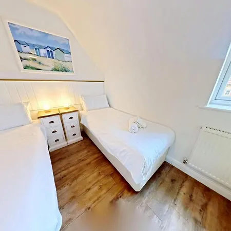 Semesterbostad Tracey Island - Part Of The The Bay Village With Pool, Gym And Direct Access, Pub, Restaurant, Tennis And Meadows Walks Filey