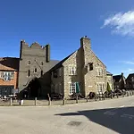 Tracey Island - Part Of The The Bay Village With Pool, Gym And Direct Access, Pub, Restaurant, Tennis And Meadows Walks * Filey