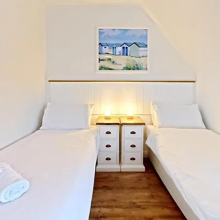 Tracey Island - Part Of The The Bay Village With Pool, Gym And Direct Access, Pub, Restaurant, Tennis And Meadows Walks *