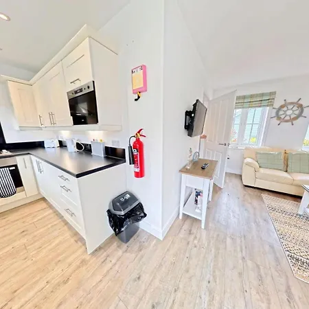 Tracey Island - Part Of The The Bay Village With Pool, Gym And Direct Access, Pub, Restaurant, Tennis And Meadows Walks Dom wakacyjny